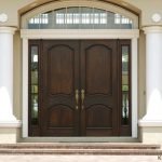 Двухстворчатые входные двери – их преимущества, особенности, дизайн
