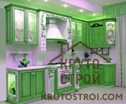 Кухонный гарнитур в зелено-белых тонах